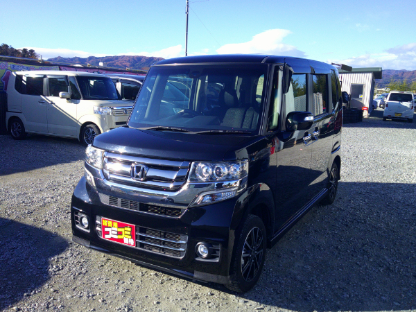 N-BOXカスタム GLパッケージ 4ＷＤ《低価格車コーナー》 車検２年付、自社保証付、登録諸費用・R券込み、タイヤ＆バッテリー現状、店頭お渡し／ナビ、バックカメラ、ＥＴＣ、スマートキー、両側パワースライドドア、タイミングチェーンのサムネイル