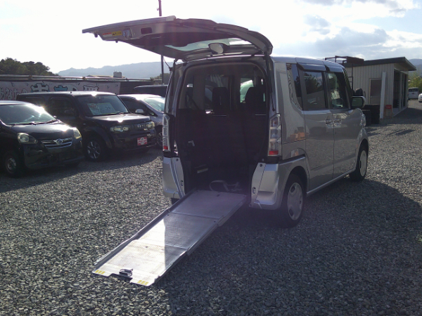 N-BOX+ Ｇ 車いす仕様車 ４WD 新品タイヤ＆新品バッテリー付 外部保証３年 車検２年 修復履歴無し スマートキー タイミングチェーン 福島県内＆宮城県内陸送無料のサムネイル