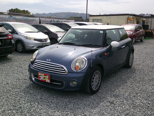 BMW ミニクーパー ベースグレード 《低価格車コーナー》 車検２年付、自社保証付、登録諸費用・R券込み、タイヤ＆バッテリー現状、店頭お渡し／ＥＴＣ オートマのサムネイル