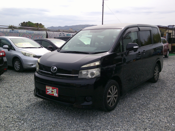 ヴォクシー Ｘ Ｌエディション 2000cc 《低価格車コーナー》 車検２年付、自社保証付、登録諸費用・R券込み、タイヤ＆バッテリー現状、店頭お渡し／ＥＴＣ ナビ バックカメラ 左パワースライドドア タイミングチェーンのサムネイル