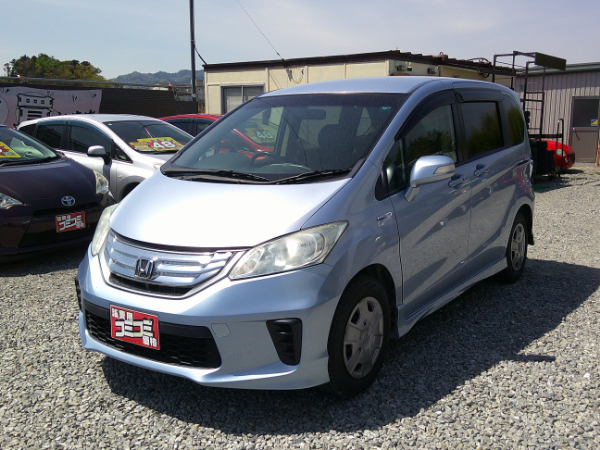 フリード Ｈｙｂｒｉｄ・ジャストセレクション 1500cc 7人乗り 《低価格車コーナー》 車検２年付、自社保証付、登録諸費用・R券込み、タイヤ＆バッテリー現状、店頭お渡し／ＥＴＣ ナビ 両側パワースライドドア タイミングチェーンのサムネイル